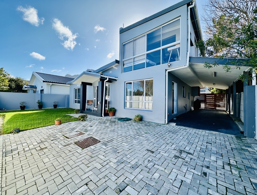 5 Bedroom Property for Sale in Onrus Western Cape